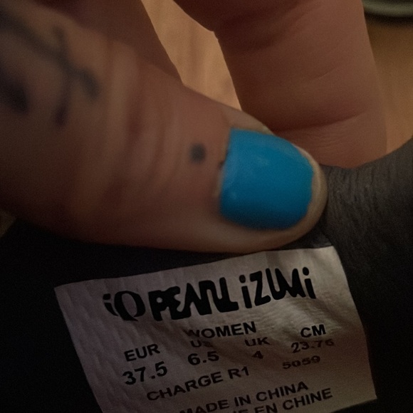 Pearl iZUMi cleats for cycling, no hardware included. Size 6.5 used a few times. - Picture 2 of 4